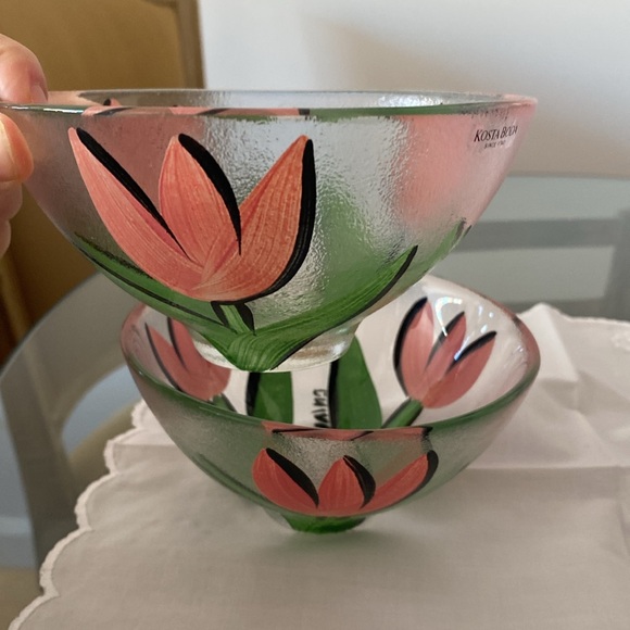 Kosta Boda pink, tulip bowls (set of 2) - Picture 5 of 7